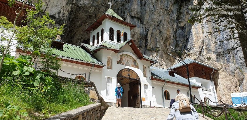 Manastire Pestera Ialomitei