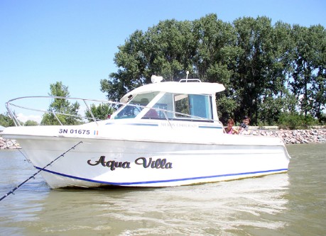 Barca cu motor - Aqua Villa