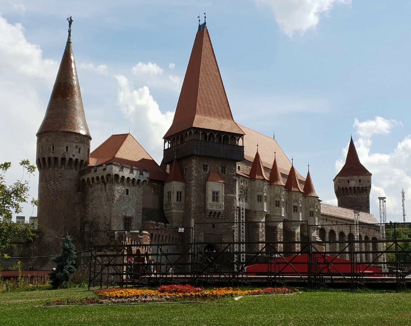 debt Glimpse Desolate Castelul Corvinilor - Castelul Huniazilor, Hunedoara - Ghid Turistic Romania