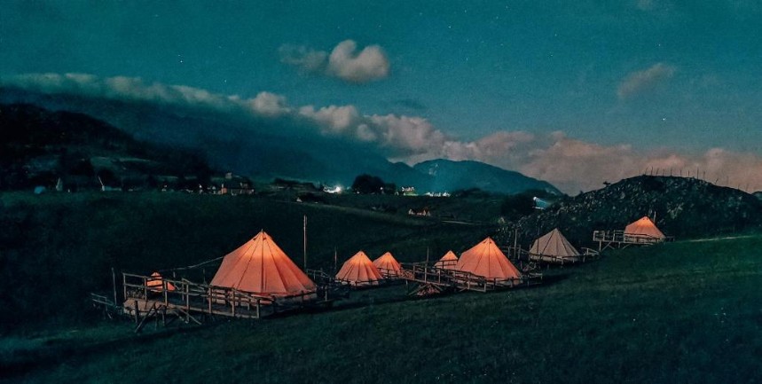 Ursa Mica Glamping Resort